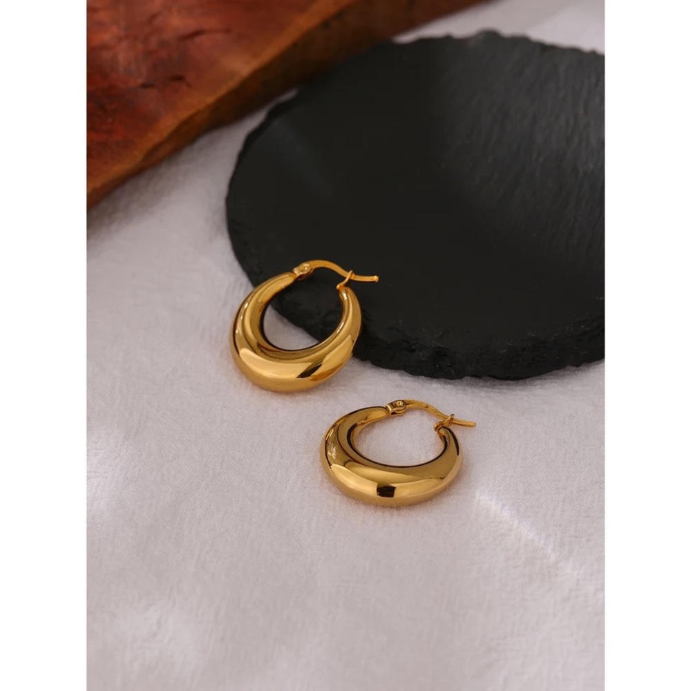 Vintage Geometric Round Gold Hoop Earrings - Picture 4 of 5